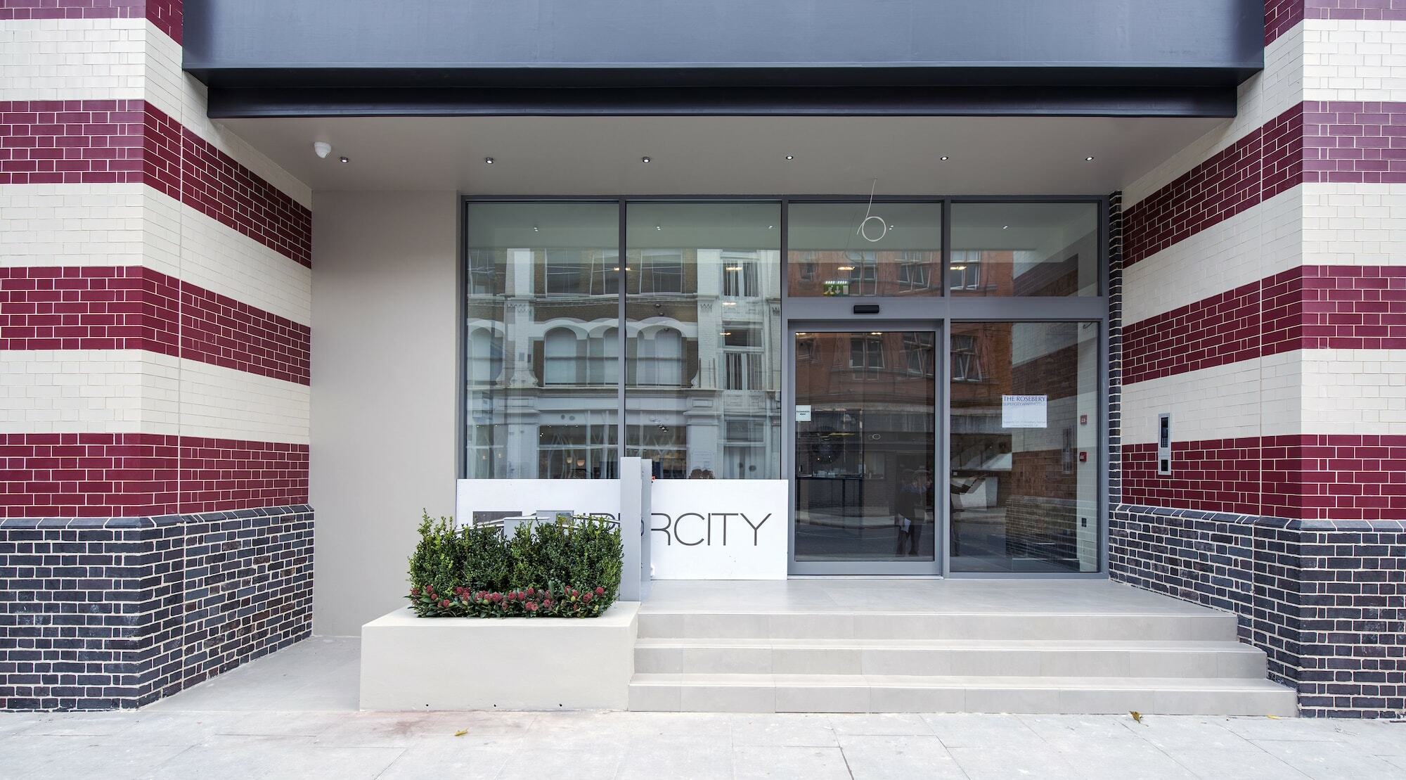 The Rosebery By Supercity 4* Лондон